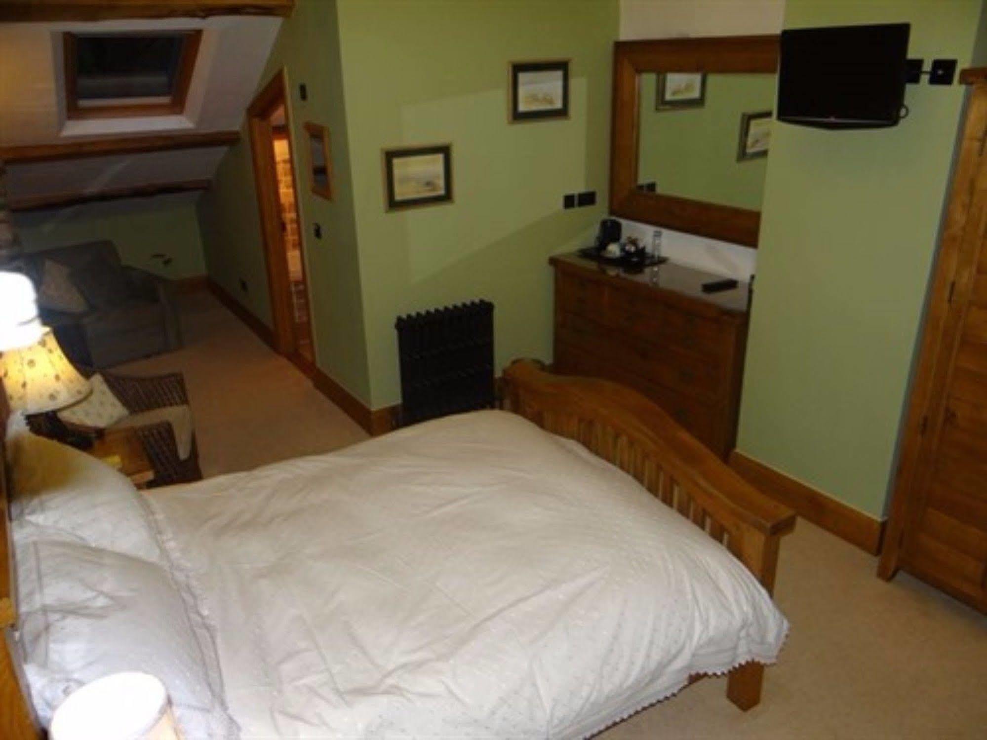 The Wayside And Whisky Barn Otel Whitbeck Dış mekan fotoğraf