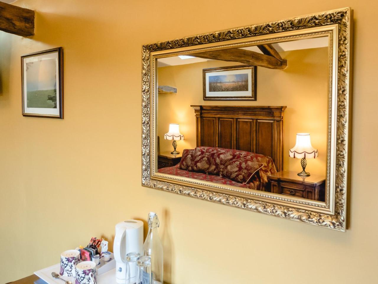 The Wayside And Whisky Barn Otel Whitbeck Oda fotoğraf