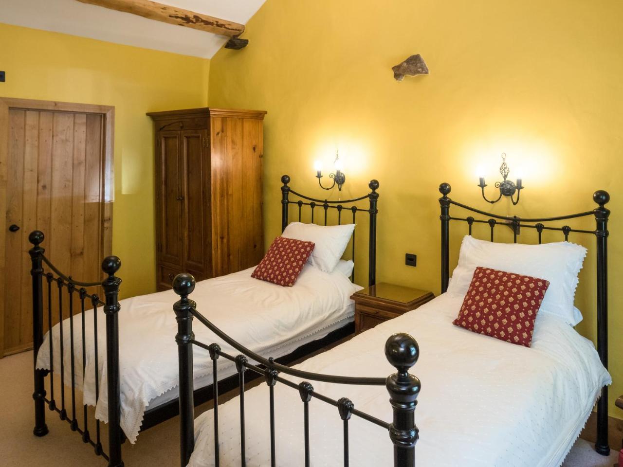 The Wayside And Whisky Barn Otel Whitbeck Dış mekan fotoğraf