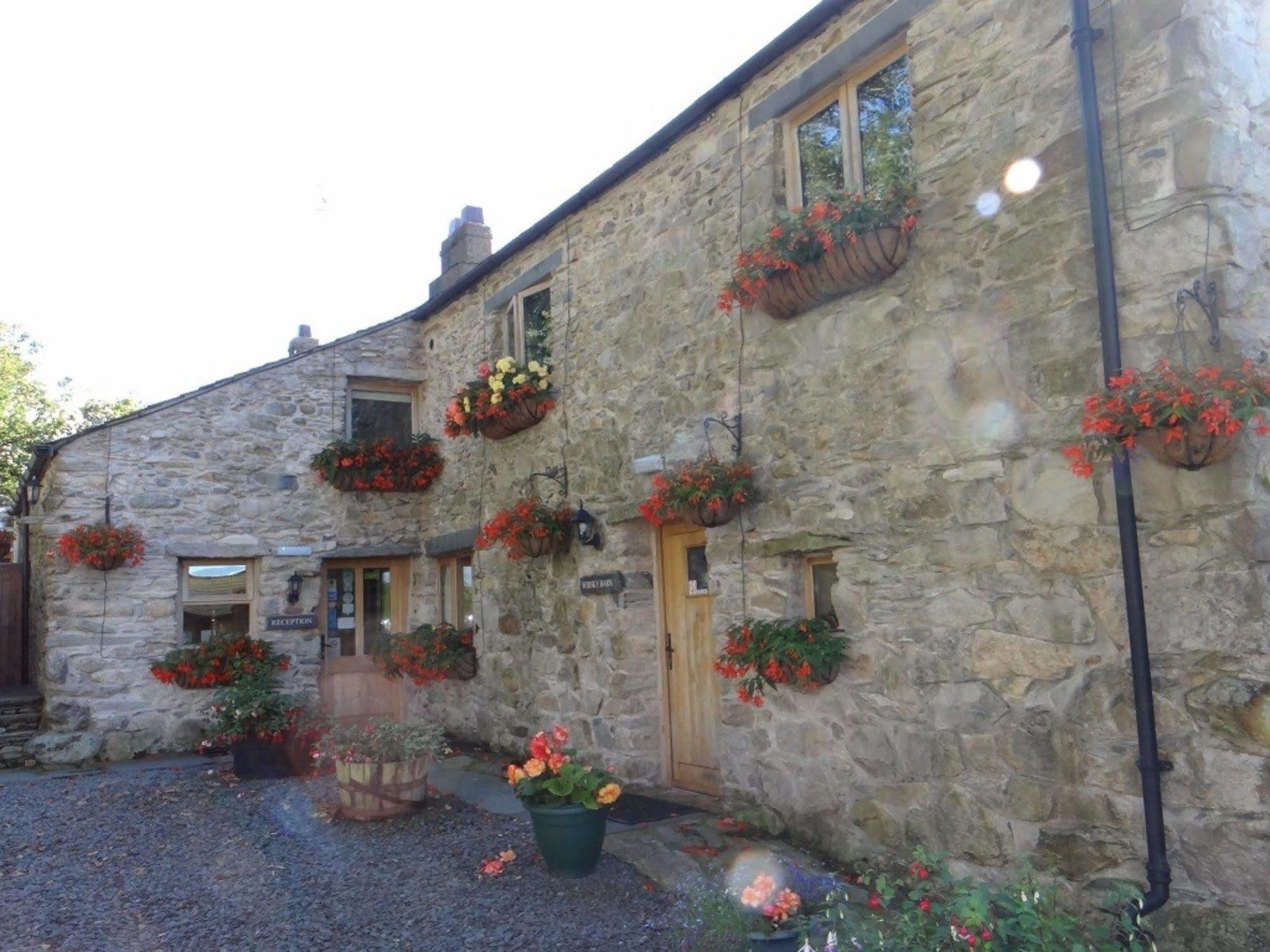 The Wayside And Whisky Barn Otel Whitbeck Dış mekan fotoğraf